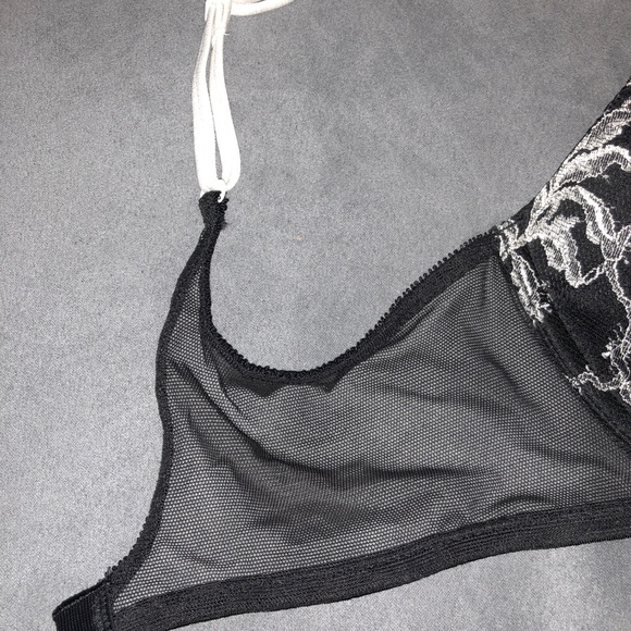 Victoria’s Secret Push-Up Bra 34C - Picture 2 of 4